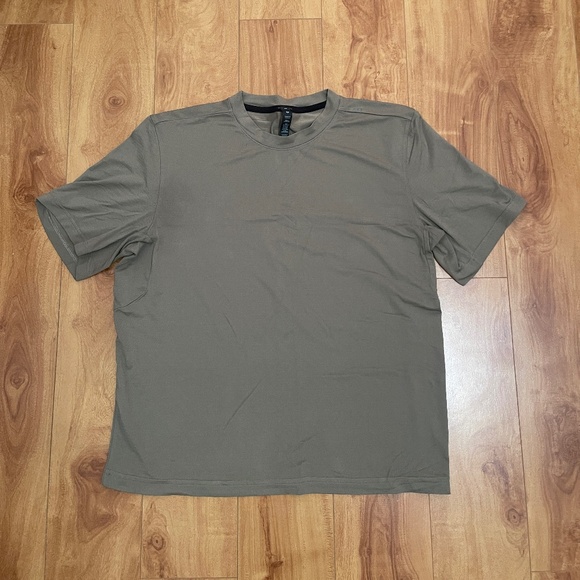 Lululemon Olive Green Shirt Size Small New Without Tag - Picture 1 of 4